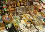 Книги, иконы, мед и благовония. Возле Свято-Покровского монастыря - православная ярмарка «Рождество»