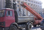 Коммунальщики продолжают уборку снега в Харькове