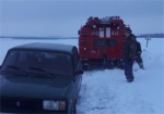 Рейсовый автобус, две «скорых» и 4 грузовика застряли в сугробах на Харьковщине