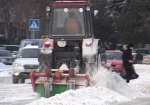 На улицах города убирают снег 108 единиц спецтехники