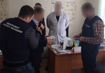 Харьковский врач попался на взятке