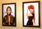 «Прекрасная и загадочная». В Харькове открылась фотовыставка женских портретов