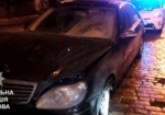 В центре Харькова у нетрезвого водителя Mercedes нашли сверток с травкой