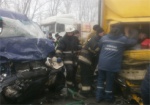 Под Харьковом столкнулись две фуры: пострадавшего доставали спасатели