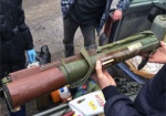 Гранатомет и боеприпасы обнаружили в машине военного под Харьковом
