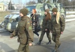 На равных с мужчинами. Служба в армии набирает популярность среди украинских женщин