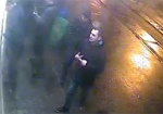 Фото подозреваемых в повреждении баннера на площади Свободы приобщили к делу