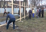 В Немышлянском районе – конфликт вокруг строительства в сквере. Местные жители вышли с протестом на пикет