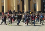 Юные харьковские танцоры устроили флешмоб на Южном вокзале