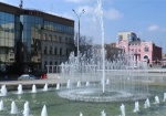 В Харькове начали включать фонтаны