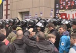 Блокада «Сбербанка» в Харькове: один из полицейских пострадал от слезоточивого газа
