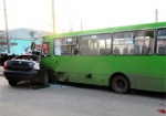 В Балаклее легковушка влетела в автобус: двое погибших, 13 пострадавших