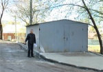 Жители дома на Клочковской требуют снести гараж, установленный с нарушением норм