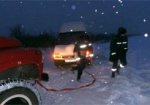 Харьковские спасатели вытащили из сугробов два десятка машин