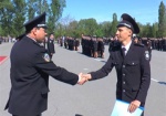 Выпускникам ХНУВД вручили погоны лейтенантов полиции