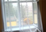 Ребенок выпал из окна больницы под Харьковом