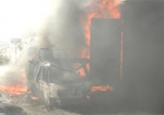 В частном дворе на Харьковщине загорелся гараж с бензином