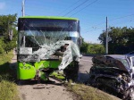 На Алексеевке легковушка врезалась в троллейбус: один погибший, четверо пострадавших