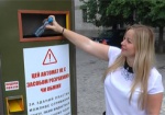 Сувенир в обмен на использованный пластик. В Харькове появился необычный автомат