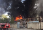 Под Харьковом горят склады автозапчастей, есть пострадавшие