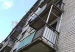В Харькове мужчина упал с балкона
