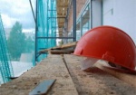 В Харькове рабочий сорвался с крыши Дворца спорта