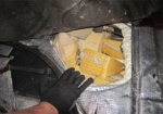 Харьковские пограничники обнаружили 100 кг сыра в тайнике машины