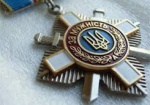 Президент присвоил награды защитникам Украины