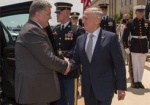 Порошенко в День независимости встретится с министром обороны США