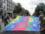 «Флаг единства Украины». В Харькове сшили знамя из стягов волонтеров и подразделений АТО