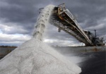 Для посыпки дорог региона зимой заготовят 226 вагонов соли