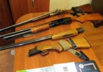 Харьковчане сдают в полицию оружие