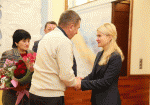 Светличная передала акты на землю родителям погибшего Героя Украины