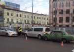 В центре Харькова столкнулись три легковушки: пострадал один из пассажиров