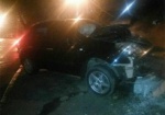 В Харькове Renault влетело в столб: пострадал водитель
