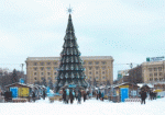 Начал работу открытый ледовый каток на площади Свободы