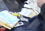 В Харькове задержали банду финансовых мошенников. Аферисты возле супермаркетов выманивали деньги у доверчивых граждан