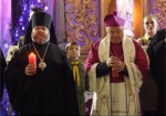 В Харьков привезли Вифлеемский огонь. Рождественский символ передали в церкви пяти религиозных конфессий