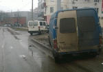 В Харькове микроавтобус врезался в припаркованный фургон